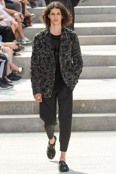 Look 13